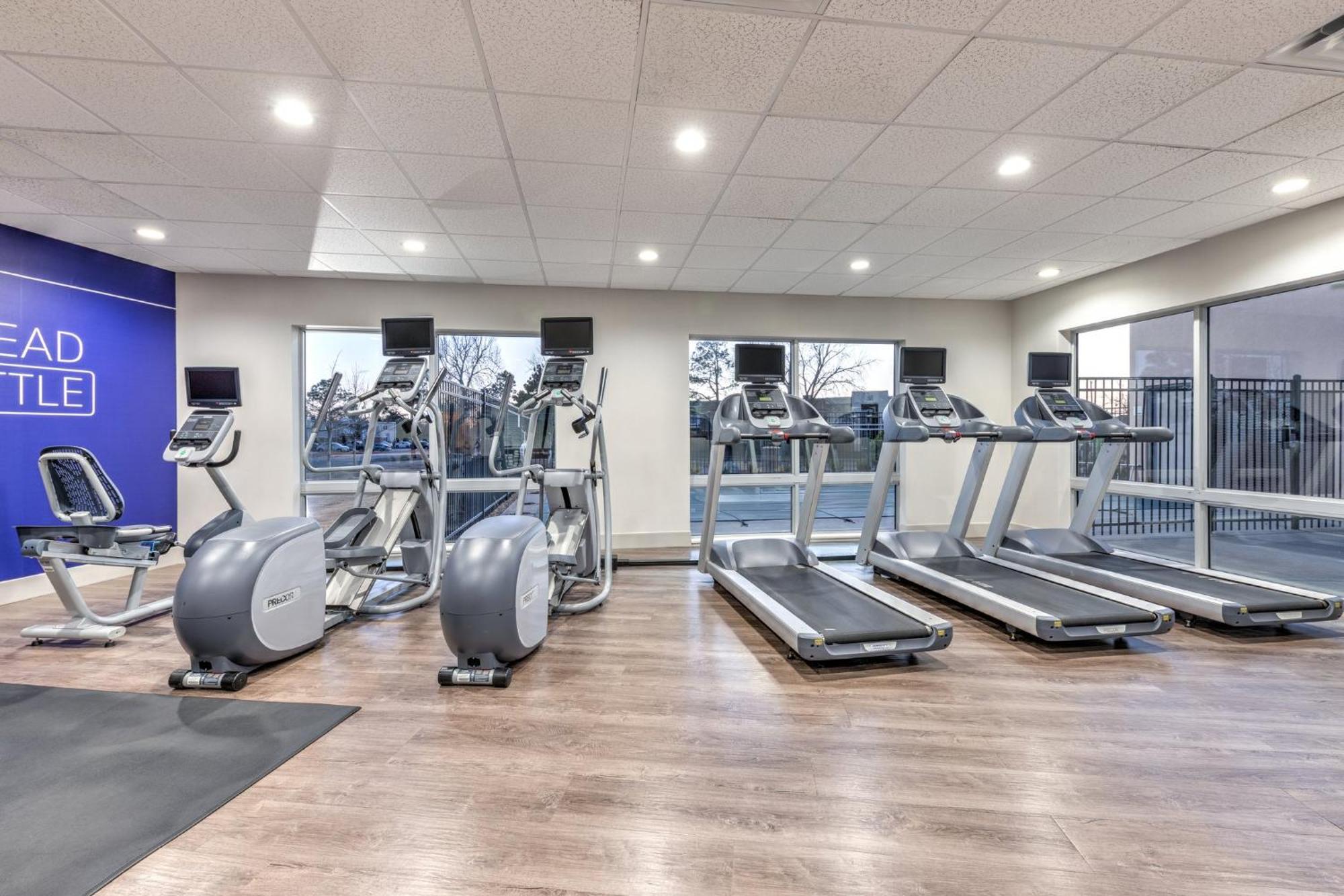 Holiday Inn Express & Suites Moore By Ihg Buitenkant foto